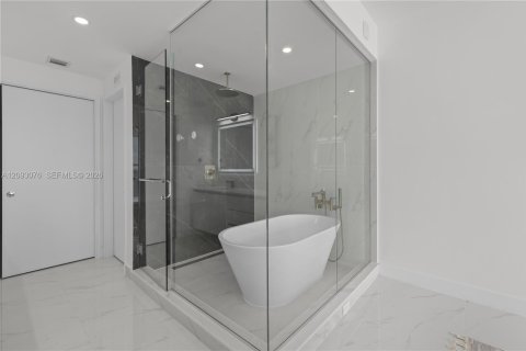 Copropriété à vendre à Miami, Floride: 4 chambres, 249.54 m2 № 2390349 - photo 26