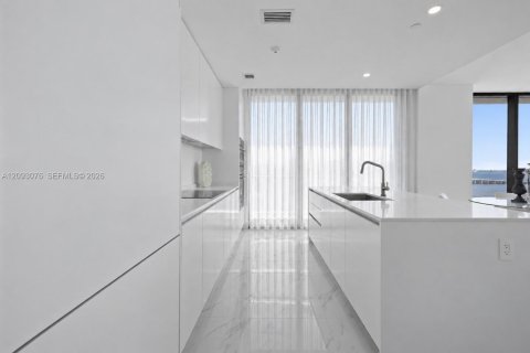Copropriété à vendre à Miami, Floride: 4 chambres, 249.54 m2 № 2390349 - photo 21