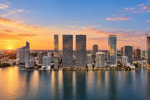 Condo à Miami, Floride, 4 chambres  № 2390349