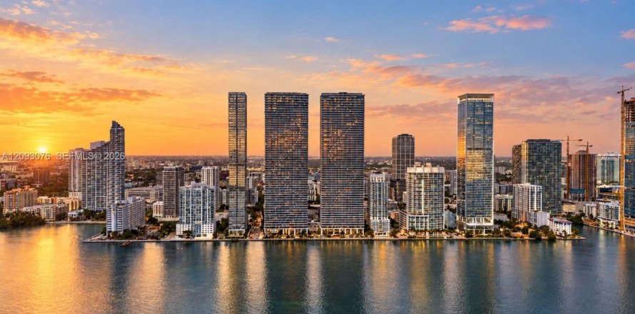 Condo à Miami, Floride, 4 chambres  № 2390349