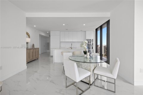 Copropriété à vendre à Miami, Floride: 4 chambres, 249.54 m2 № 2390349 - photo 18