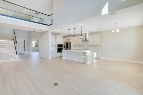 House in Orlando, Florida 6 bedrooms, 377 sq.m. № 1598681 - photo 9