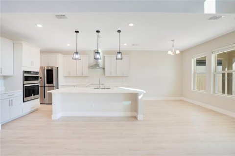 House in Orlando, Florida 6 bedrooms, 377 sq.m. № 1598681 - photo 8