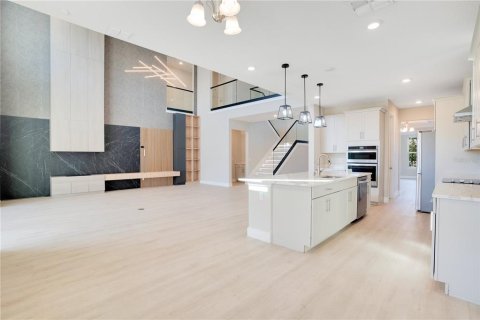 House in Orlando, Florida 6 bedrooms, 377 sq.m. № 1598681 - photo 6