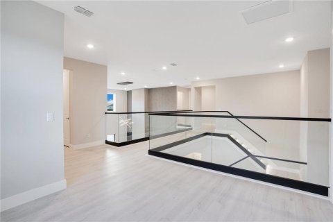 House in Orlando, Florida 6 bedrooms, 377 sq.m. № 1598681 - photo 12