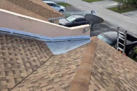 House in Miami Gardens, Florida 3 bedrooms, 105.91 sq.m. № 1930661 - photo 6