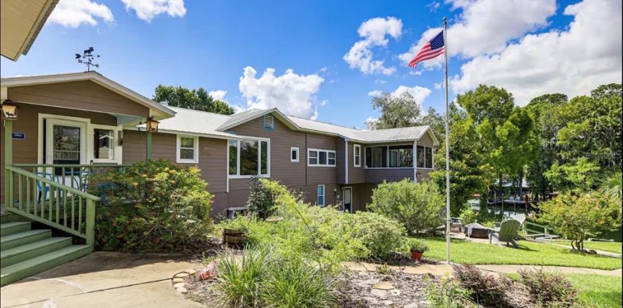 Villa ou maison à Dunnellon, Floride 4 chambres, 268.21 m2 № 2134501