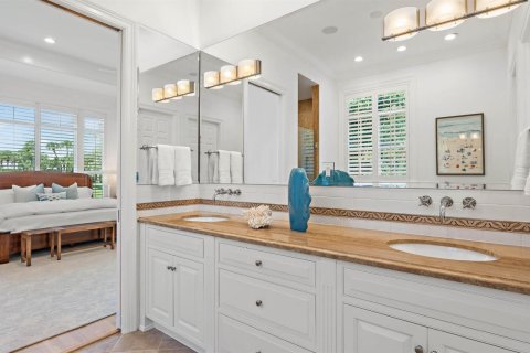 House in North Palm Beach, Florida 5 bedrooms, 379.13 sq.m. № 2262331 - photo 14