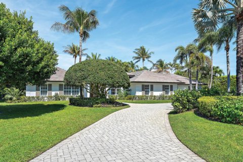 House in North Palm Beach, Florida 5 bedrooms, 379.13 sq.m. № 2262331 - photo 2