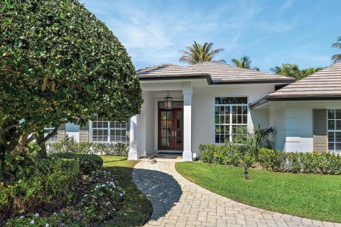 House in North Palm Beach, Florida 5 bedrooms, 379.13 sq.m. № 2262331 - photo 3
