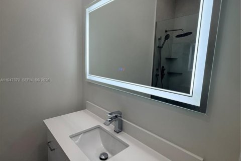 Снять в аренду виллу или дом в Майами, Флорида 1 спальня, № 2005819 - фото 6