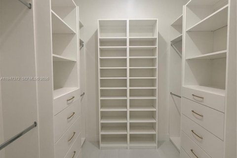 Снять в аренду виллу или дом в Майами, Флорида 1 спальня, № 2005819 - фото 4