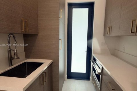 Снять в аренду виллу или дом в Майами, Флорида 1 спальня, № 2005819 - фото 7