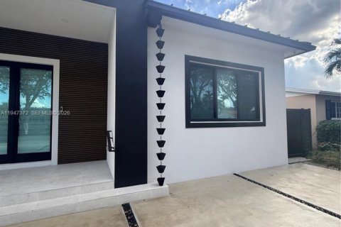 Снять в аренду виллу или дом в Майами, Флорида 1 спальня, № 2005819 - фото 8