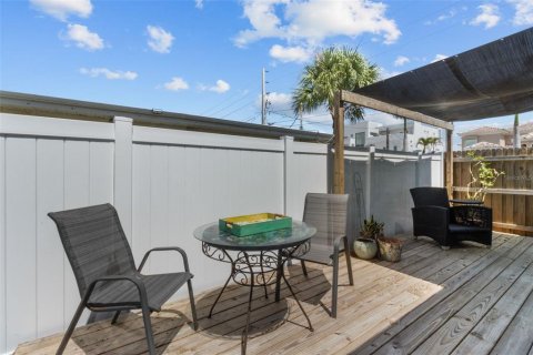 House in Saint Petersburg, Florida 4 bedrooms, 212.37 sq.m. № 1815122 - photo 9