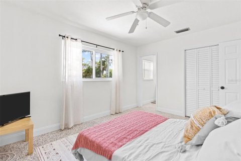House in Saint Petersburg, Florida 4 bedrooms, 212.37 sq.m. № 1815122 - photo 24