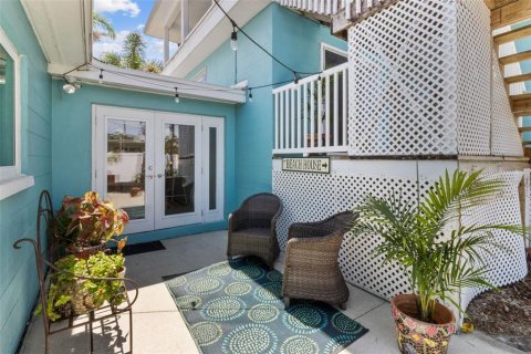 House in Saint Petersburg, Florida 4 bedrooms, 212.37 sq.m. № 1815122 - photo 7