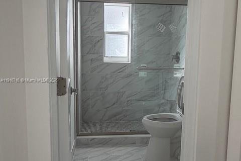 House in Miami, Florida 2 bedrooms, 103.68 sq.m. № 1966130 - photo 18