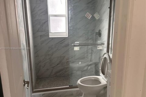 House in Miami, Florida 2 bedrooms, 103.68 sq.m. № 1966130 - photo 7