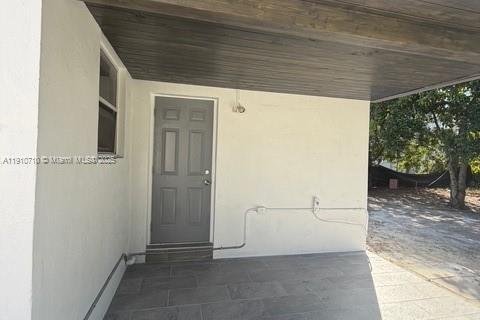 House in Miami, Florida 2 bedrooms, 103.68 sq.m. № 1966130 - photo 11