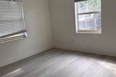 House in Miami, Florida 2 bedrooms, 103.68 sq.m. № 1966130 - photo 5