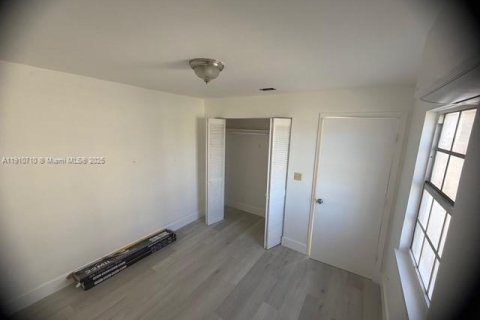 House in Miami, Florida 2 bedrooms, 103.68 sq.m. № 1966130 - photo 14