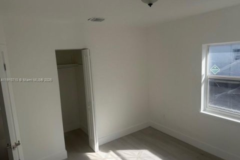 House in Miami, Florida 2 bedrooms, 103.68 sq.m. № 1966130 - photo 13