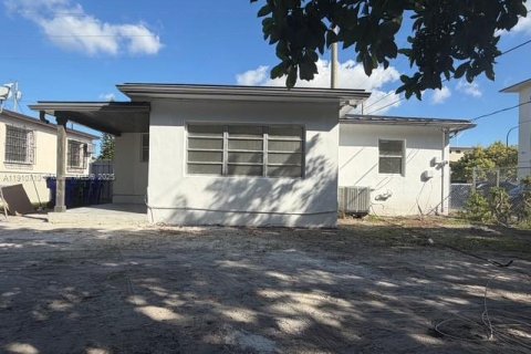 House in Miami, Florida 2 bedrooms, 103.68 sq.m. № 1966130 - photo 10