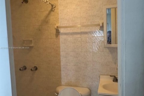 House in Miami, Florida 2 bedrooms, 103.68 sq.m. № 1966130 - photo 8