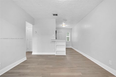 Снять в аренду виллу или дом в Дания-Бич, Флорида 2 спальни, 116.13м2, № 1938930 - фото 5