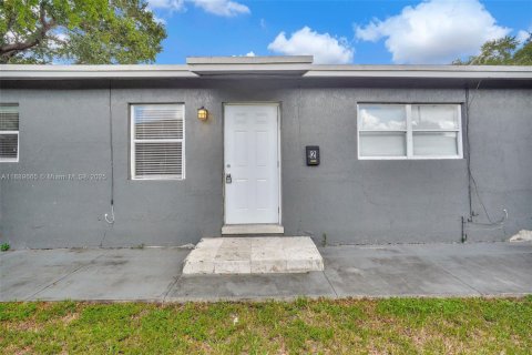 Снять в аренду виллу или дом в Дания-Бич, Флорида 2 спальни, 116.13м2, № 1938930 - фото 28