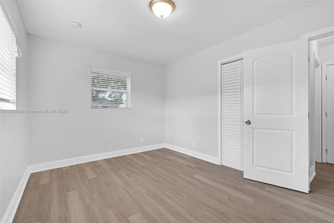 Снять в аренду виллу или дом в Дания-Бич, Флорида 2 спальни, 116.13м2, № 1938930 - фото 13