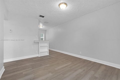 Снять в аренду виллу или дом в Дания-Бич, Флорида 2 спальни, 116.13м2, № 1938930 - фото 6