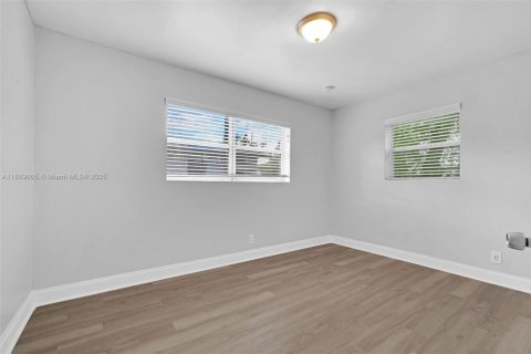 Снять в аренду виллу или дом в Дания-Бич, Флорида 2 спальни, 116.13м2, № 1938930 - фото 11