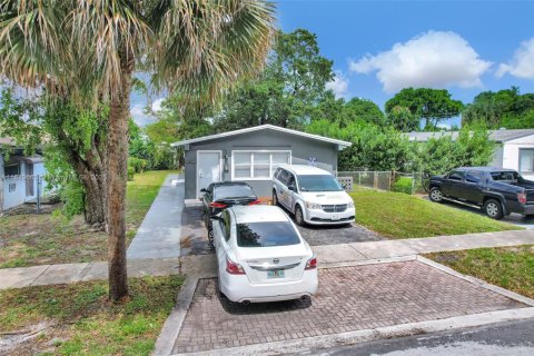 Снять в аренду виллу или дом в Дания-Бич, Флорида 2 спальни, 116.13м2, № 1938930 - фото 20