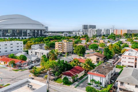 Villa ou maison à vendre à Miami, Floride: 2 chambres, 101.26 m2 № 2019539 - photo 12