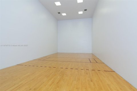 Condo in Miami, Florida, 2 bedrooms  № 1921408 - photo 15