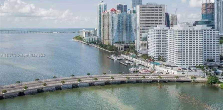 Condo in Miami, Florida, 2 bedrooms  № 1921408