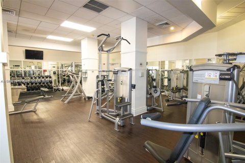 Condo in Miami, Florida, 2 bedrooms  № 1921408 - photo 13