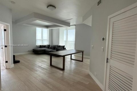 Condo in Miami, Florida, 2 bedrooms  № 1921408 - photo 10