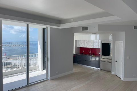 Condo in Miami, Florida, 2 bedrooms  № 1921408 - photo 3