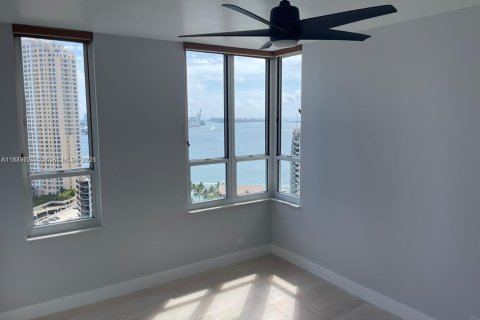 Condo in Miami, Florida, 2 bedrooms  № 1921408 - photo 7