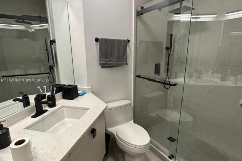 Condo in Miami, Florida, 2 bedrooms  № 1921408 - photo 4