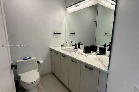 Condo in Miami, Florida, 2 bedrooms  № 1921408 - photo 5