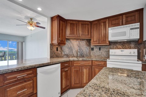 Condo in Fort Lauderdale, Florida, 1 bedroom № 2154162 - photo 2