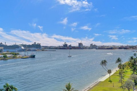Condo in Fort Lauderdale, Florida, 1 bedroom № 2154162 - photo 11