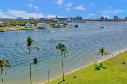Condo in Fort Lauderdale, Florida, 1 bedroom № 2154162 - photo 13