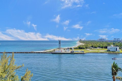 Condo in Fort Lauderdale, Florida, 1 bedroom № 2154162 - photo 1