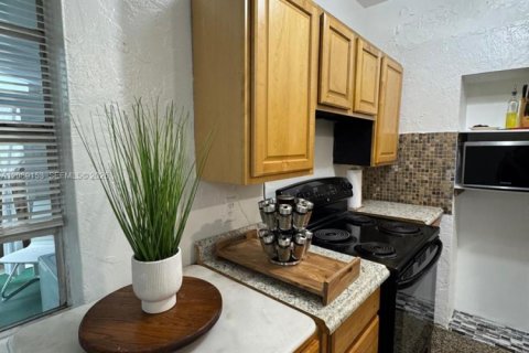 Casa en venta en Fort Lauderdale, Florida, 2 dormitorios, 83.98 m2 № 2365464 - foto 5