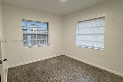 Casa en venta en Fort Lauderdale, Florida, 2 dormitorios, 83.98 m2 № 2365464 - foto 1